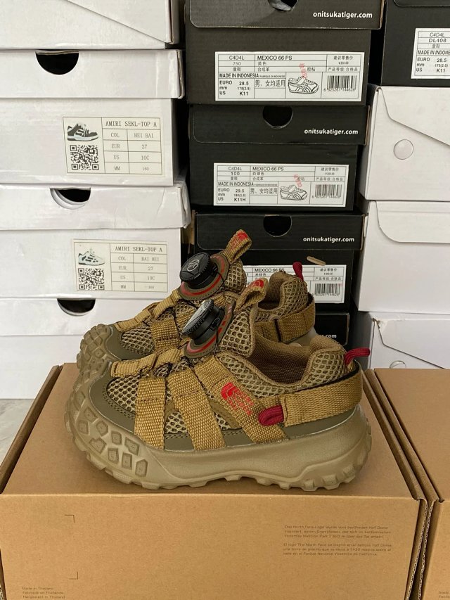 The North face children's shoes: seller detail photo 13
