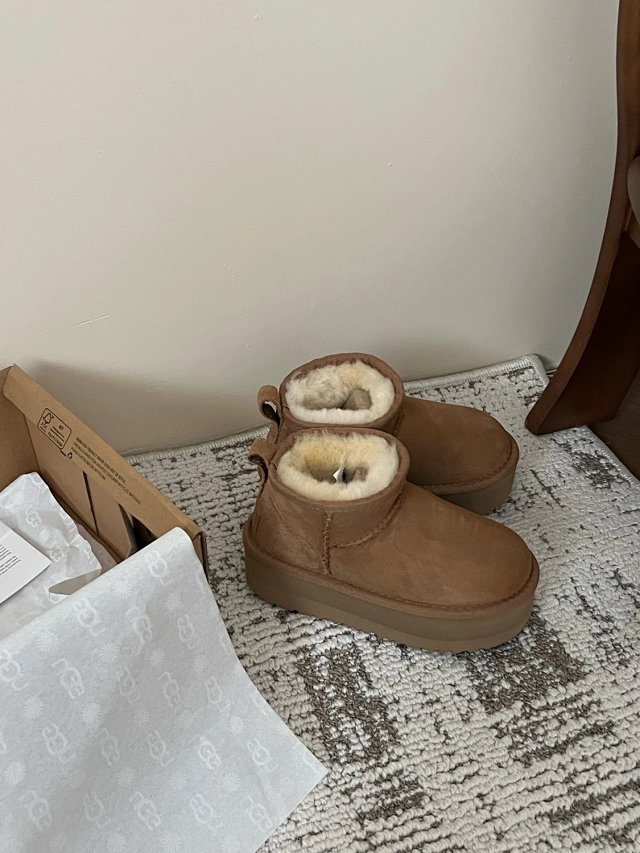 UGG Children's snow boots: seller detail photo 10