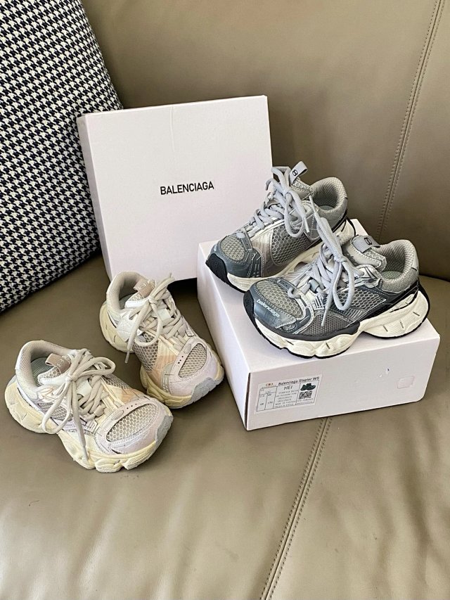 Balenciaga children's shoes: seller detail photo 12