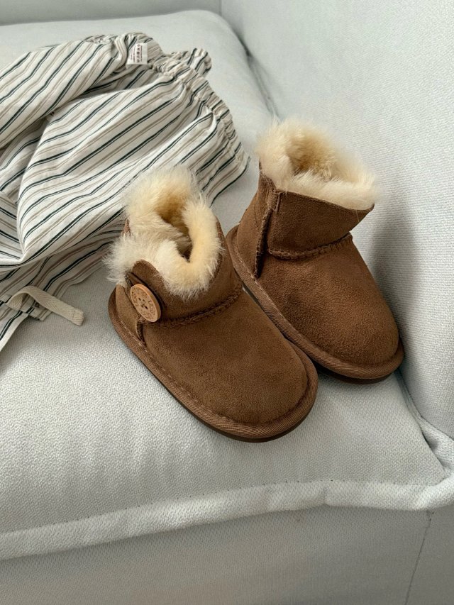 UGG Children's snow boots: seller detail photo 11