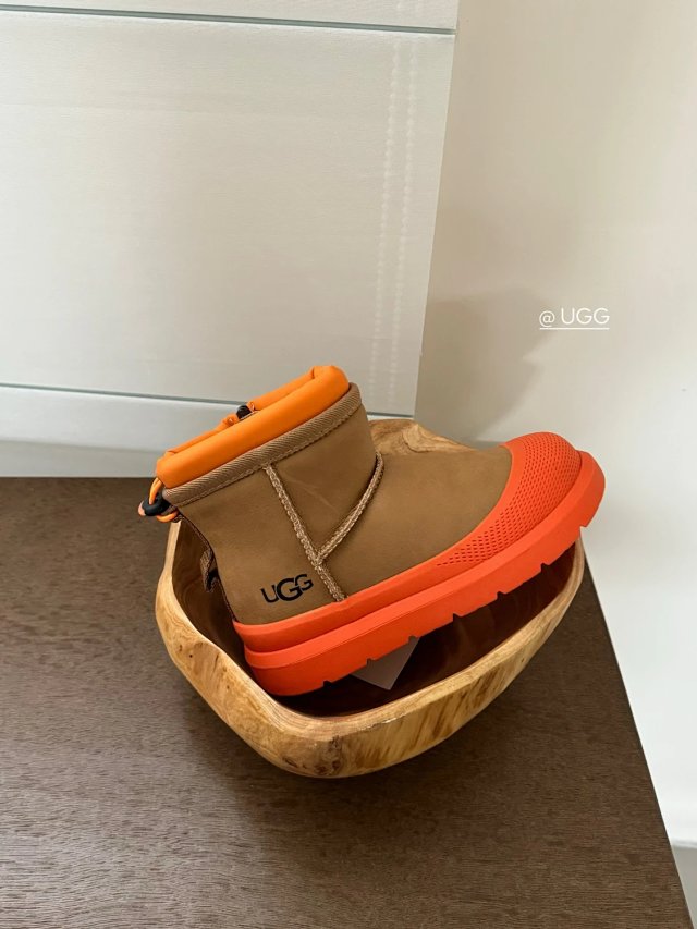 UGG Children's snow boots: seller detail photo 9