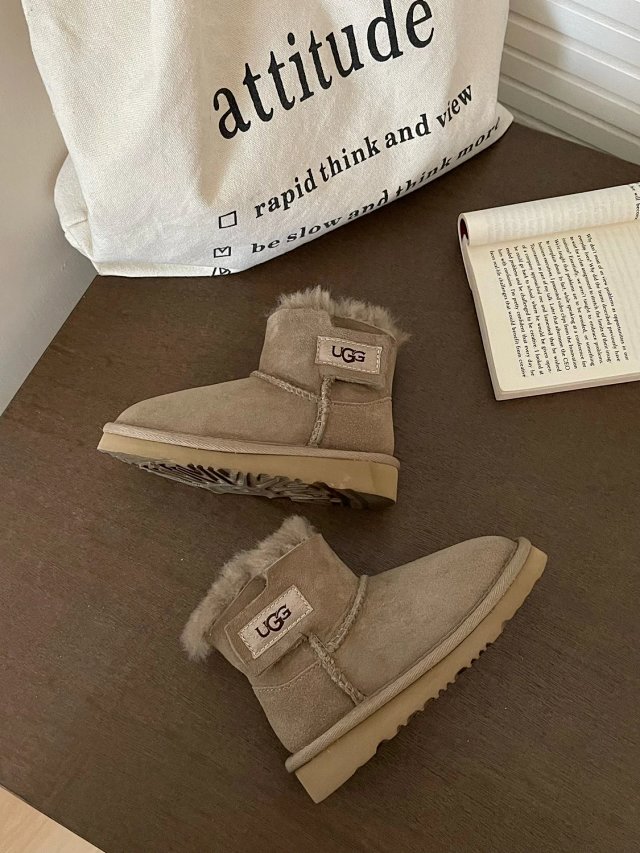 UGG Children's snow boots: seller detail photo 6