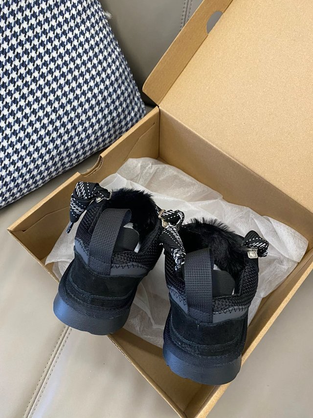 UGG Children's snow boots: seller detail photo 9