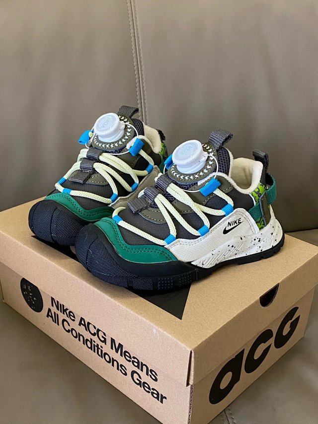 Nike ACG children's Shoes: seller detail photo 8