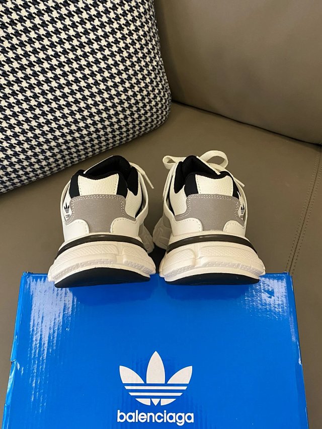 Balenciaga children's shoes: seller detail photo 9