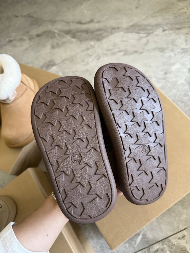 UGG Children's snow boots: seller detail photo 8