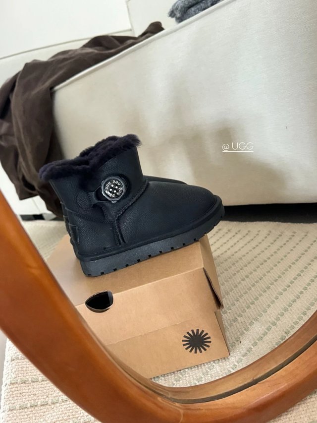 UGG Children's snow boots: seller detail photo 5