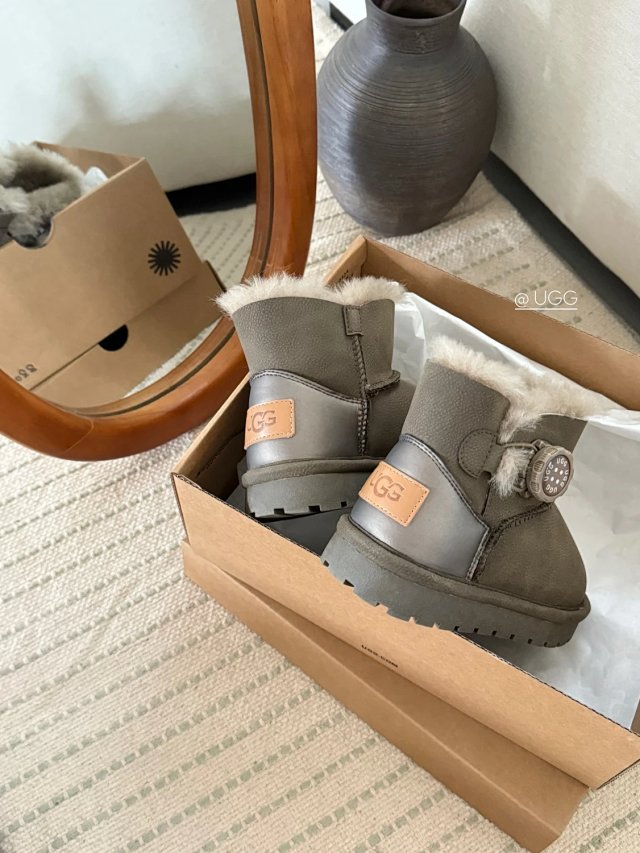 UGG Children's snow boots: seller detail photo 13