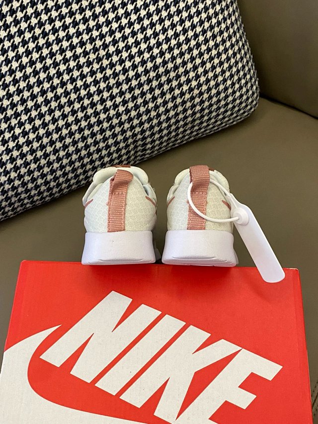 Nike Tanjun children's Shoes: seller detail photo 6