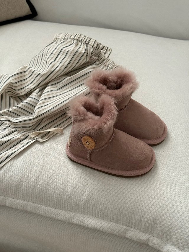 UGG Children's snow boots: seller detail photo 2