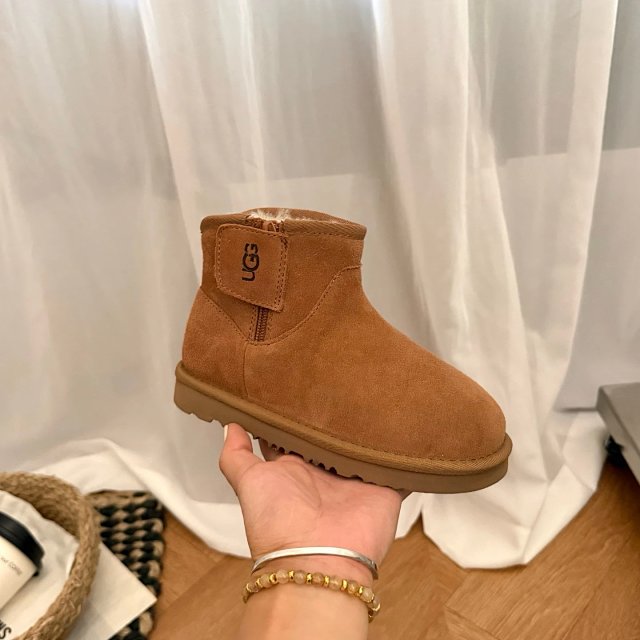 UGG Children's snow boots: seller detail photo 3