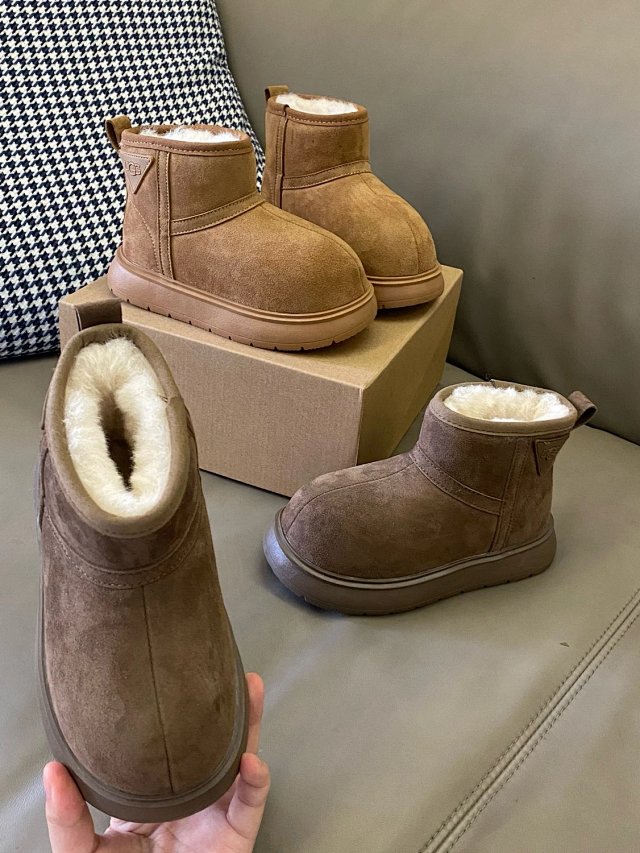 UGG Children's snow boots: seller detail photo 2