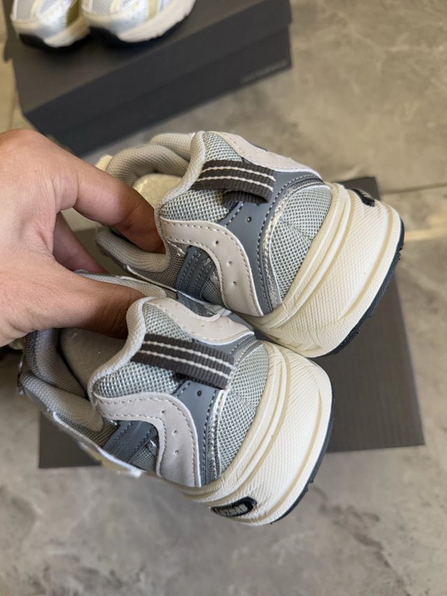 New Balance 530 children's Shoes: seller detail photo 10