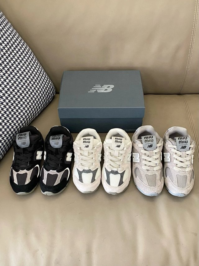 New Balance MIU MIU children's Shoes: seller detail photo 8