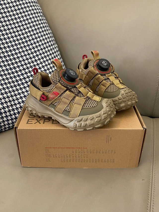 The North face children's shoes: seller detail photo 5