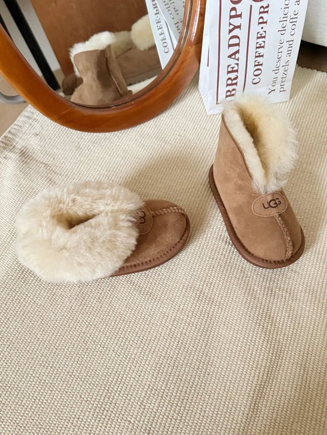 UGG Children's snow boots: seller detail photo 12