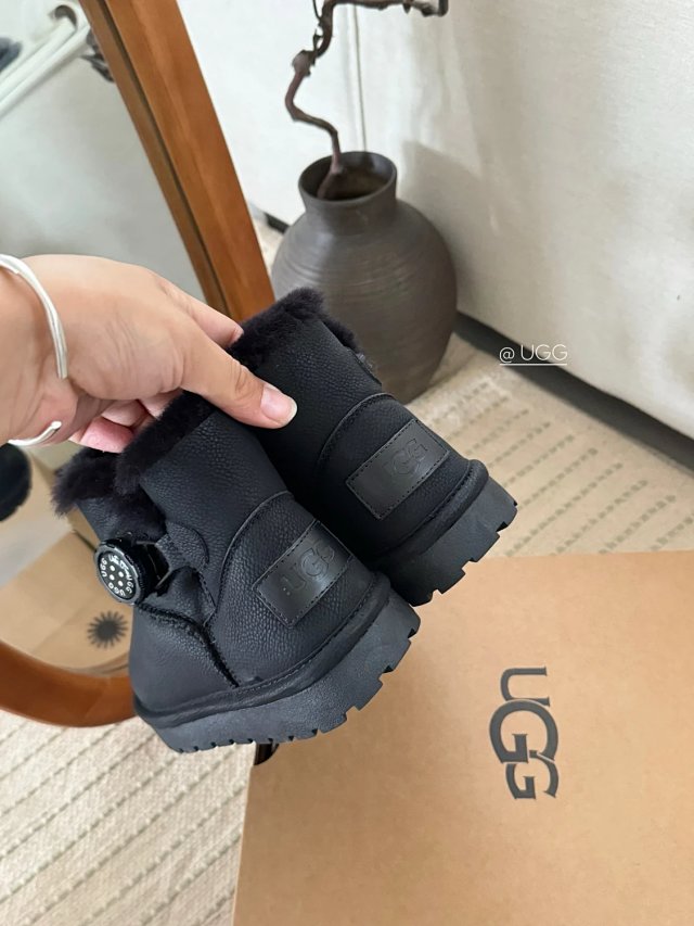 UGG Children's snow boots: seller detail photo 6