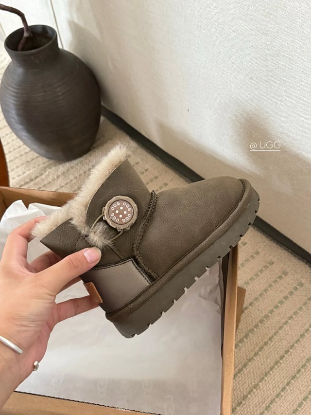 UGG Children's snow boots: seller detail photo 14