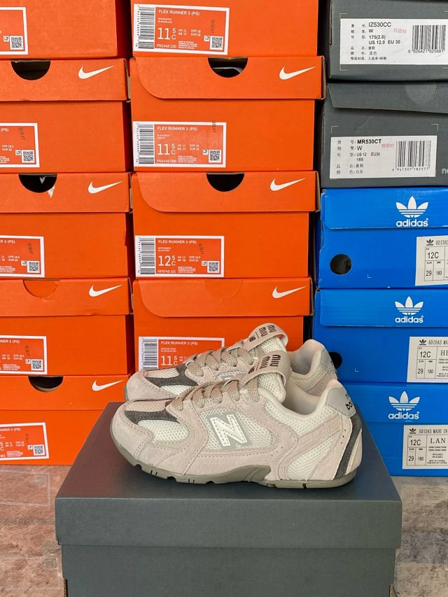 New Balance MIU MIU children's Shoes: seller detail photo 14