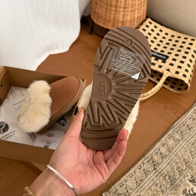 UGG Children's snow boots: seller detail photo 4