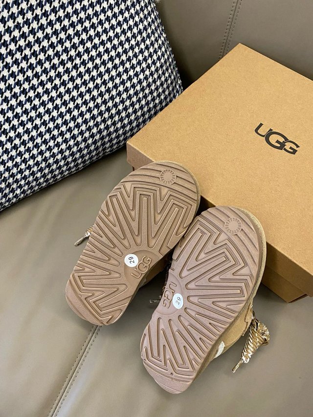 UGG Children's snow boots: seller detail photo 10