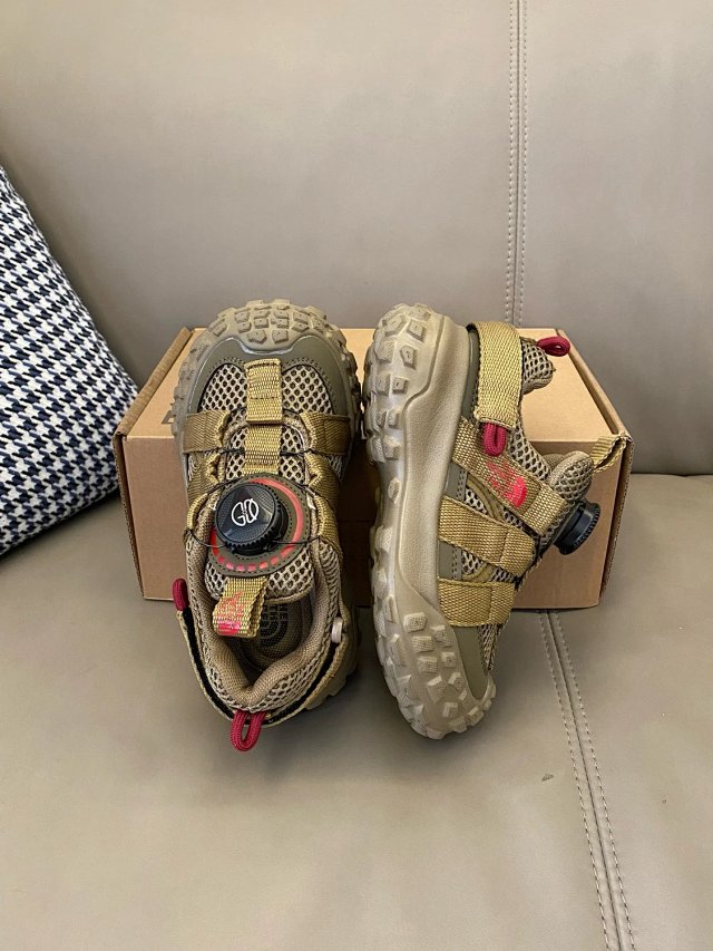 The North face children's shoes: seller detail photo 6