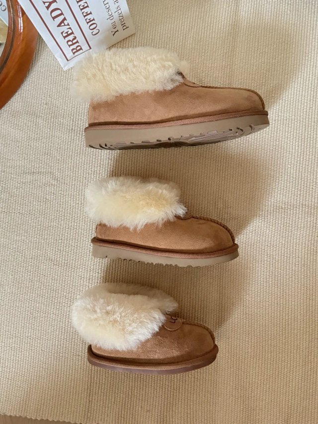 UGG Children's snow boots: seller detail photo 2