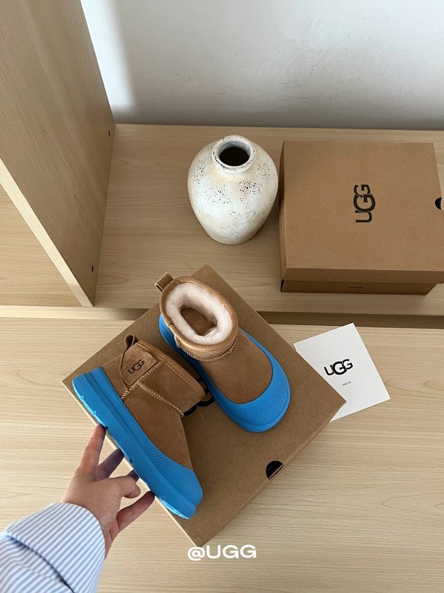 UGG Children's snow boots: seller detail photo 6