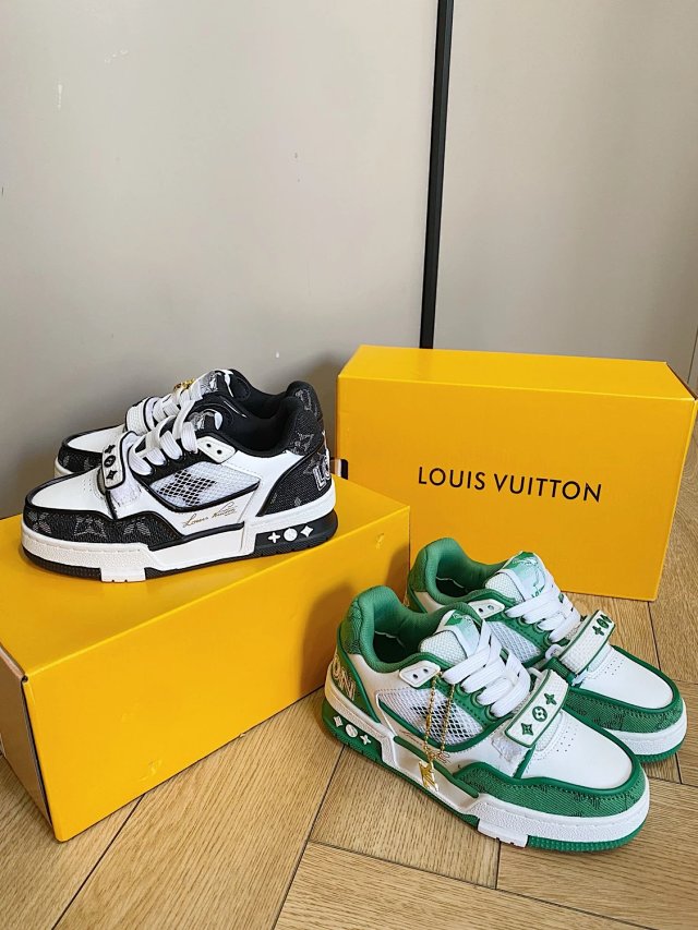 LV Louis Vuitton Children's Shoes: seller detail photo 9