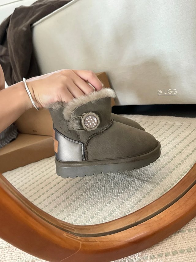 UGG Children's snow boots: seller detail photo 11