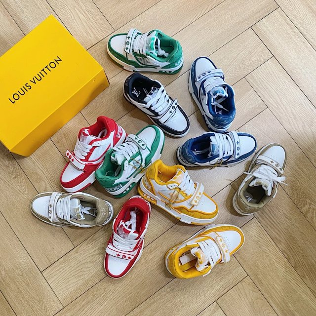 LV Louis Vuitton Children's Shoes: seller detail photo 2