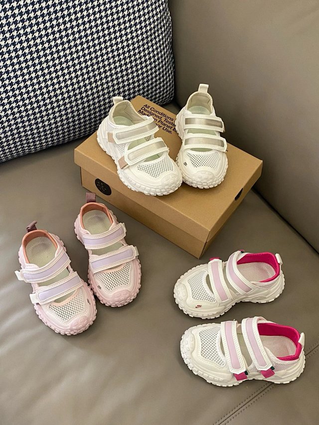 Nike children's Silppers Shoes: seller detail photo 10