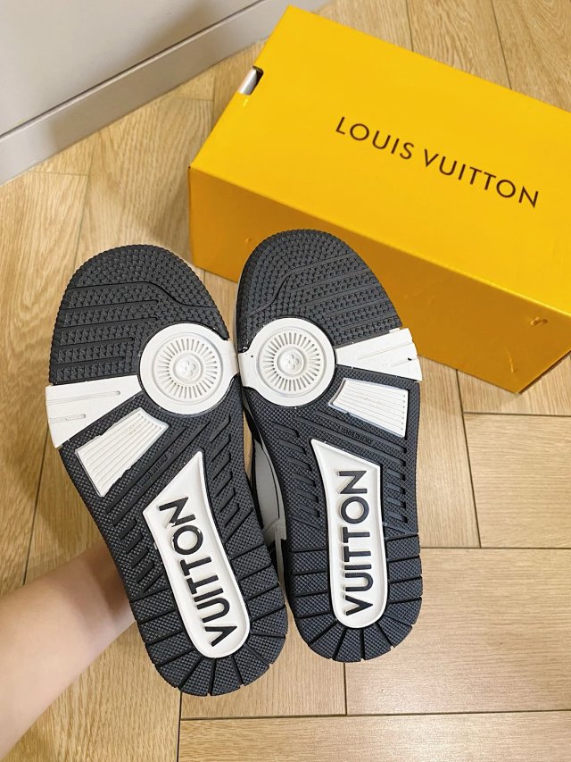 LV Louis Vuitton Children's Shoes: seller detail photo 8