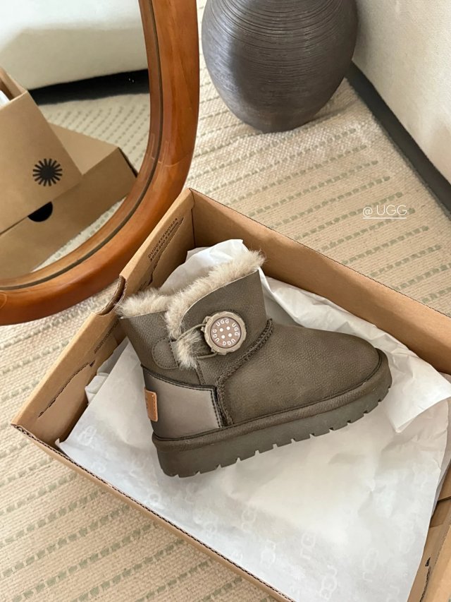 UGG Children's snow boots: seller detail photo 12
