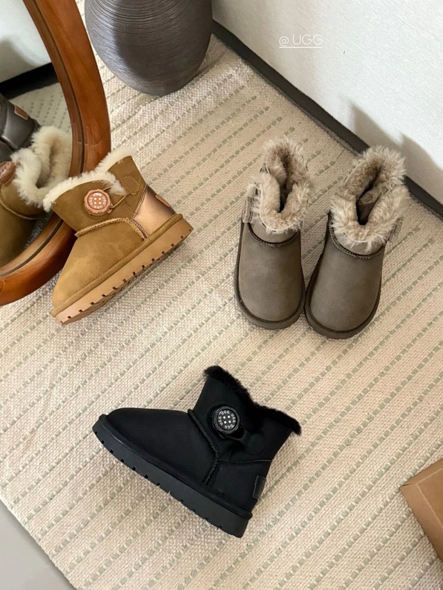 UGG Children's snow boots: seller detail photo 3
