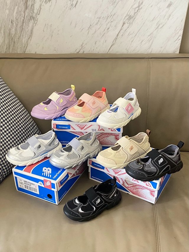 New Balance children's Slippers Shoes: seller detail photo 2