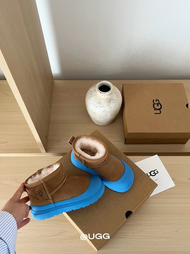 UGG Children's snow boots: seller detail photo 5