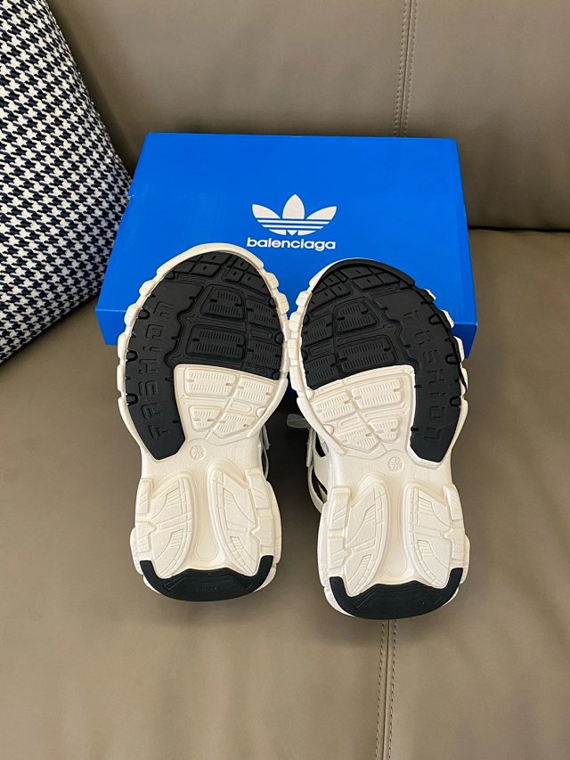Balenciaga children's shoes: seller detail photo 11