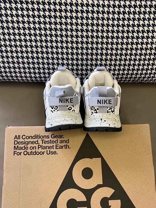 Nike ACG children's Shoes: seller detail photo 9