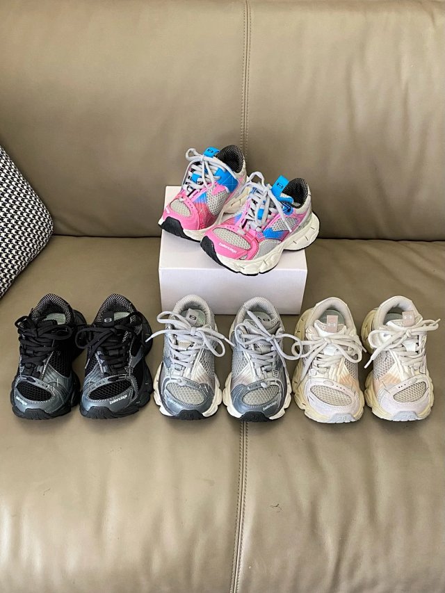 Balenciaga children's shoes: seller detail photo 11