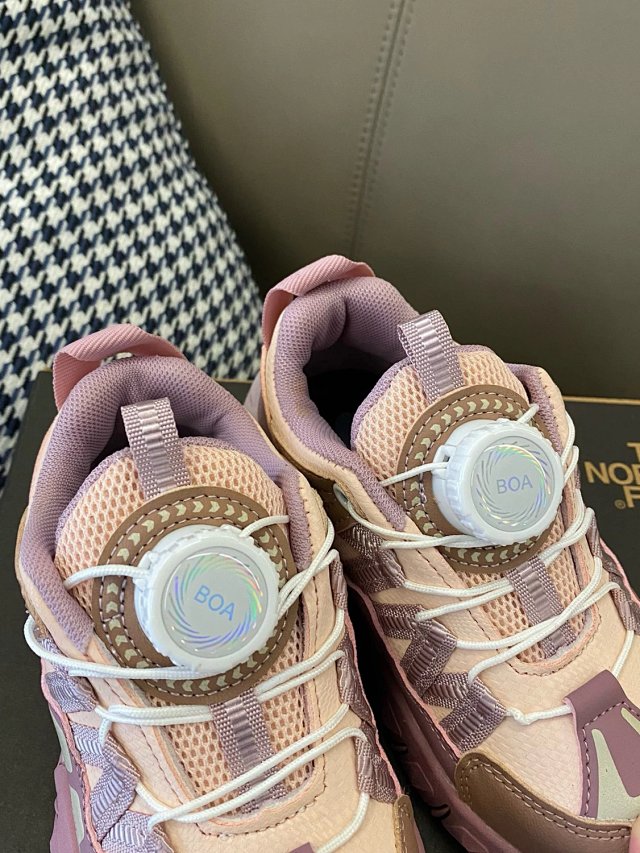 The North face children's shoes: seller detail photo 6