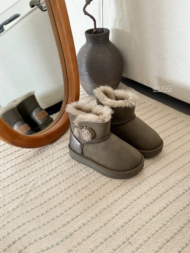 UGG Children's snow boots: seller detail photo 10