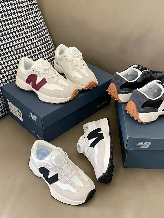 New Balance 327 children's Shoes: seller detail photo 3