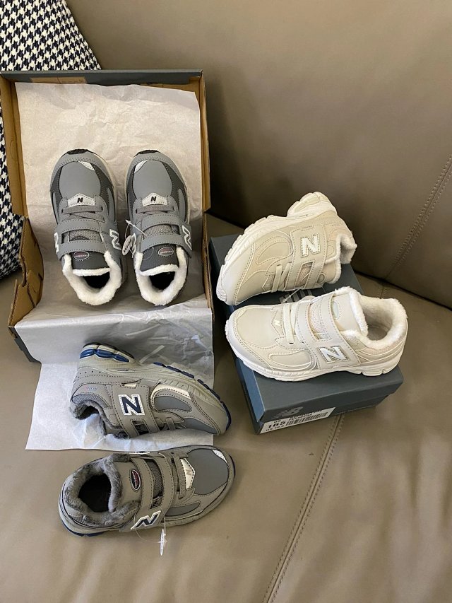 New Balance 2002 children's Shoes: seller detail photo 2