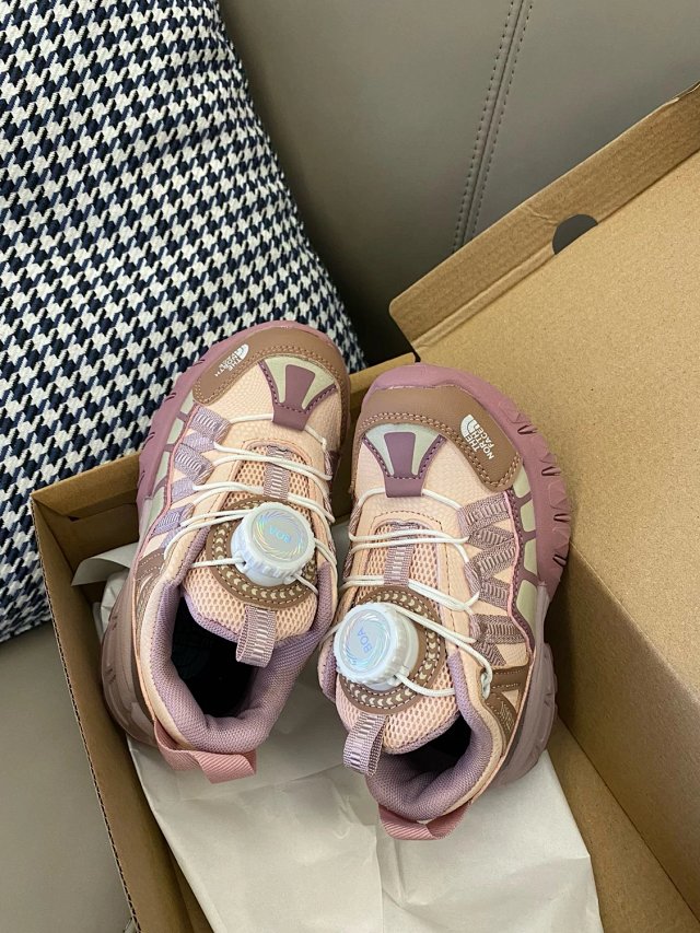 The North face children's shoes: seller detail photo 8