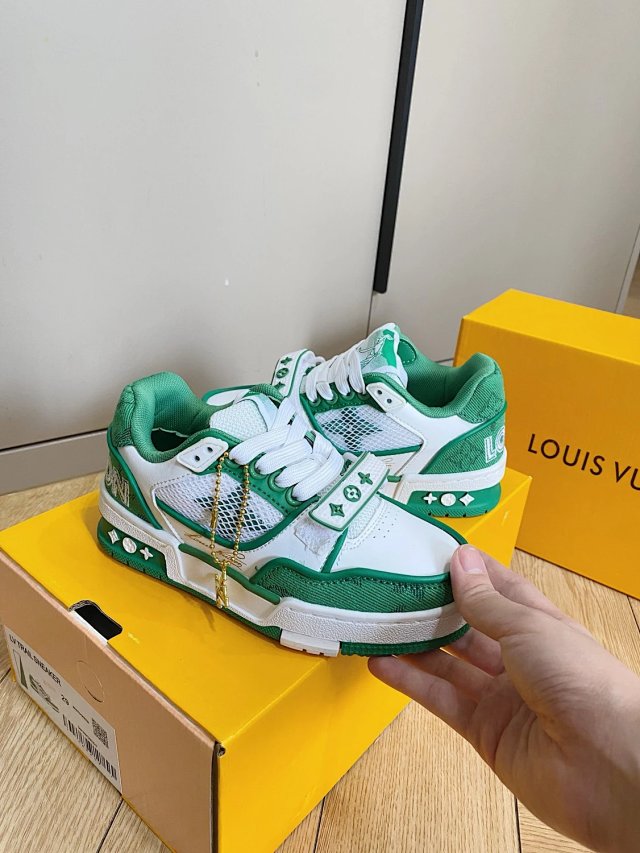 LV Louis Vuitton Children's Shoes: seller detail photo 5