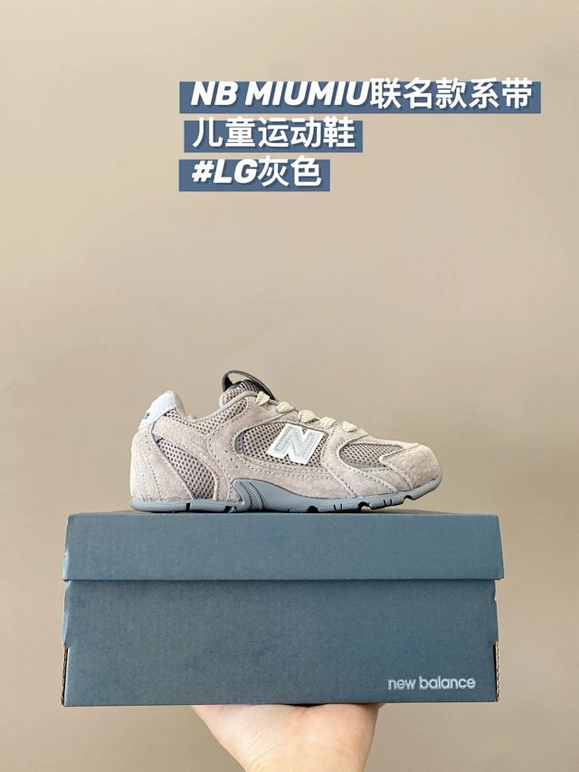 New Balance MIU MIU children's Shoes: seller detail photo 2