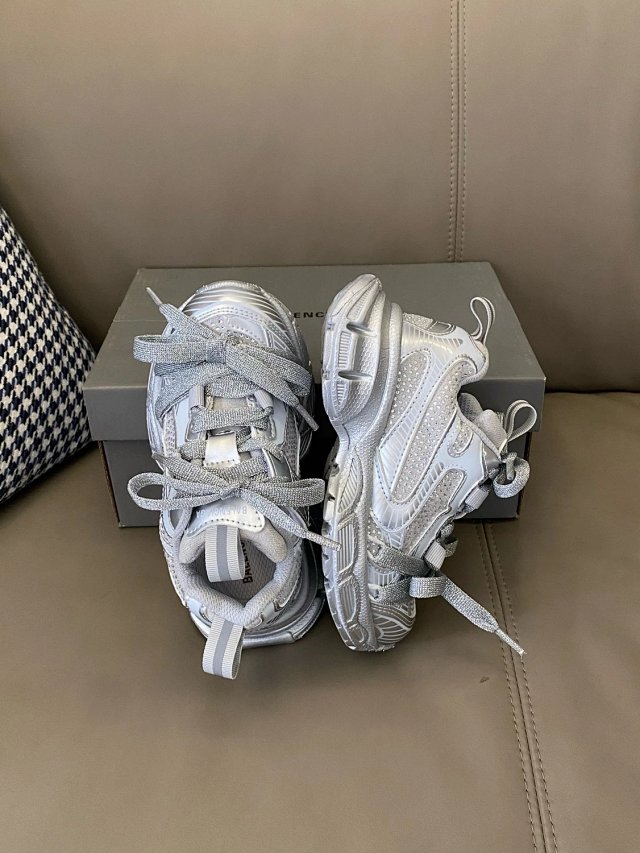 Balenciaga children's shoes: seller detail photo 3