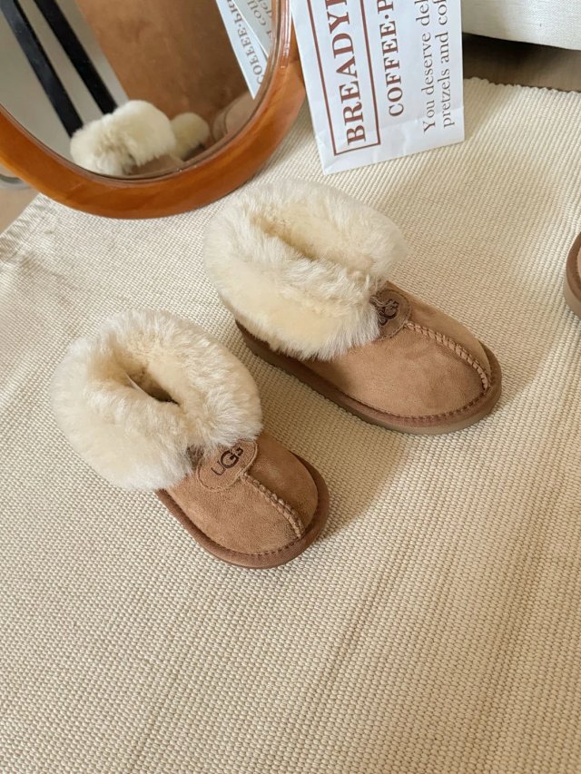 UGG Children's snow boots: seller detail photo 5