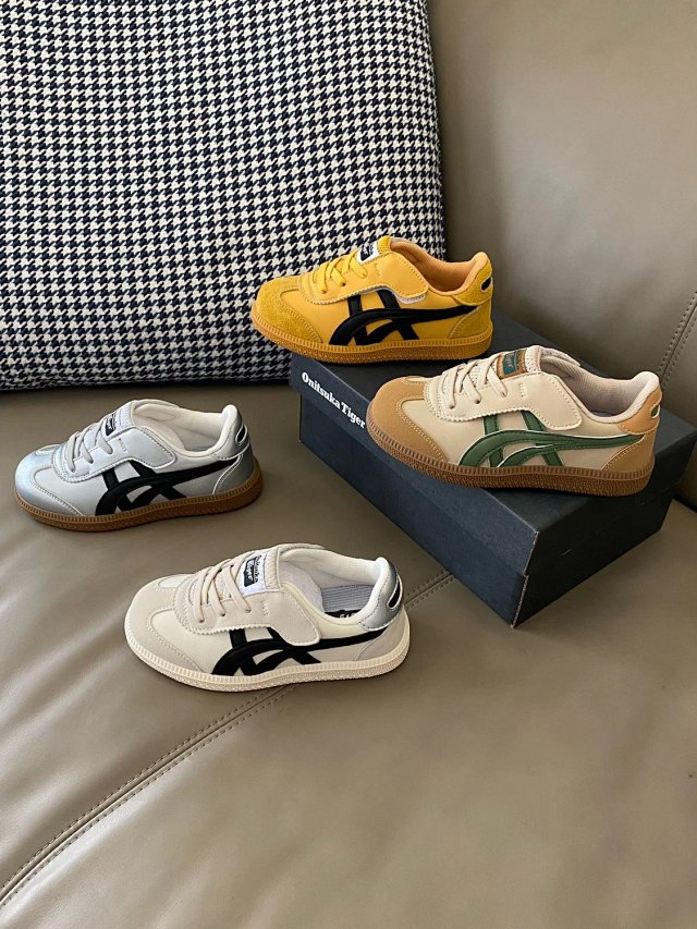Asics Children's Shoes: seller detail photo 4